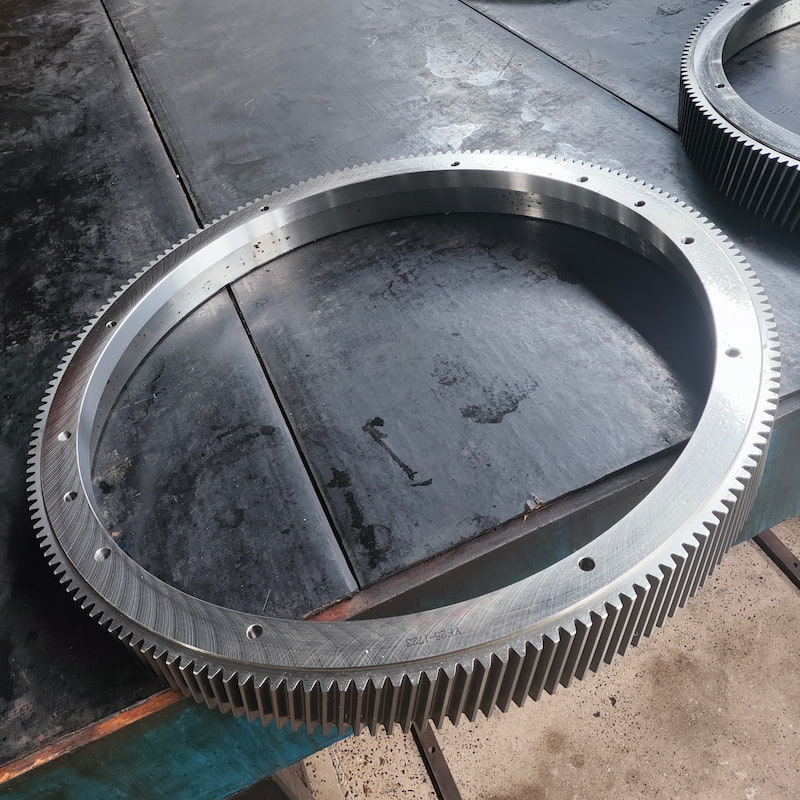 Slewing ring with external gear