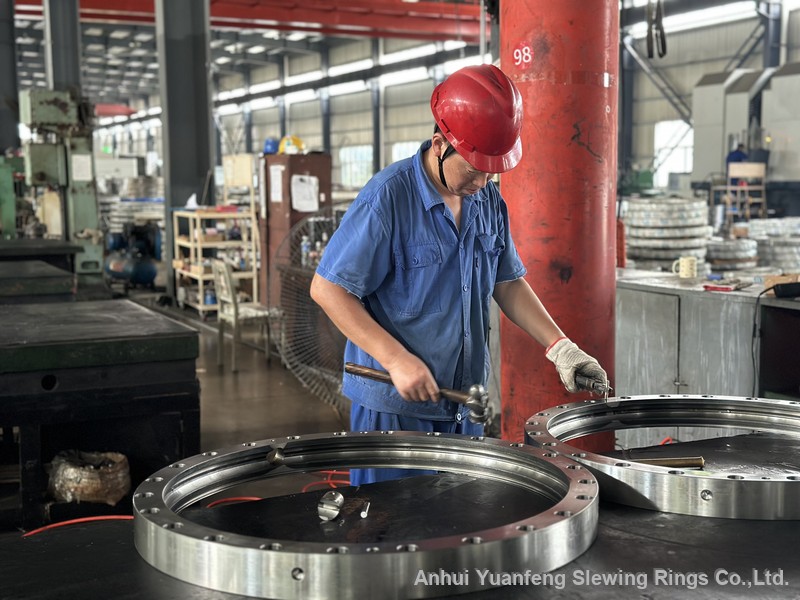 Yuanfeng slewing ring machining