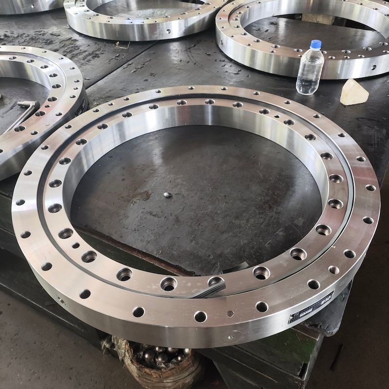 Slewing ring without gear