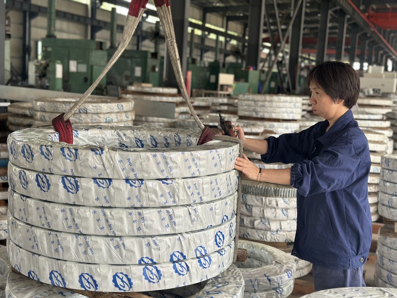 Slewing rings ready for shipment